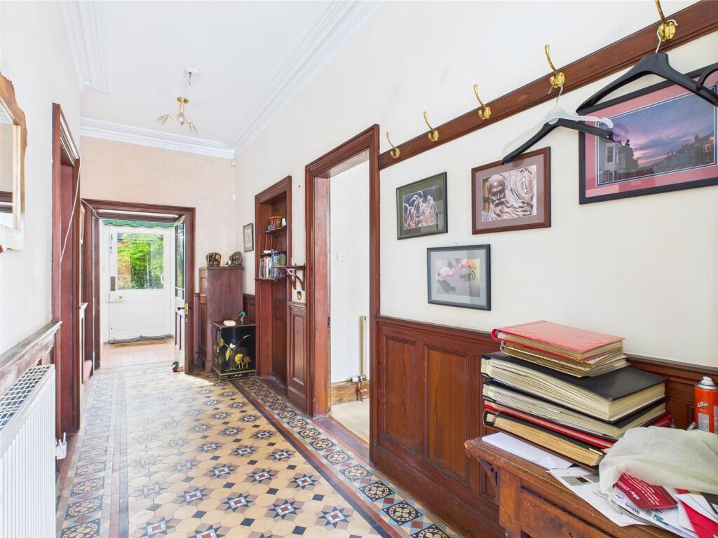 18 - LARGE HOUSE WITH ATTACHED 3- BED ANNEX THORNB