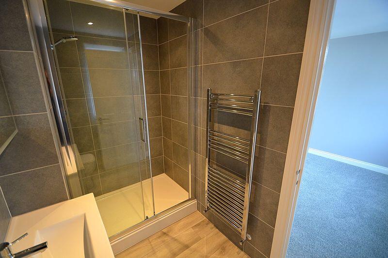 EN SUITE SHOWER ROOM