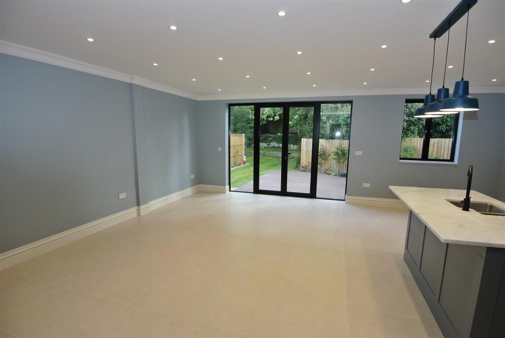 Kitchen Breakfast Family Room 3.JPG