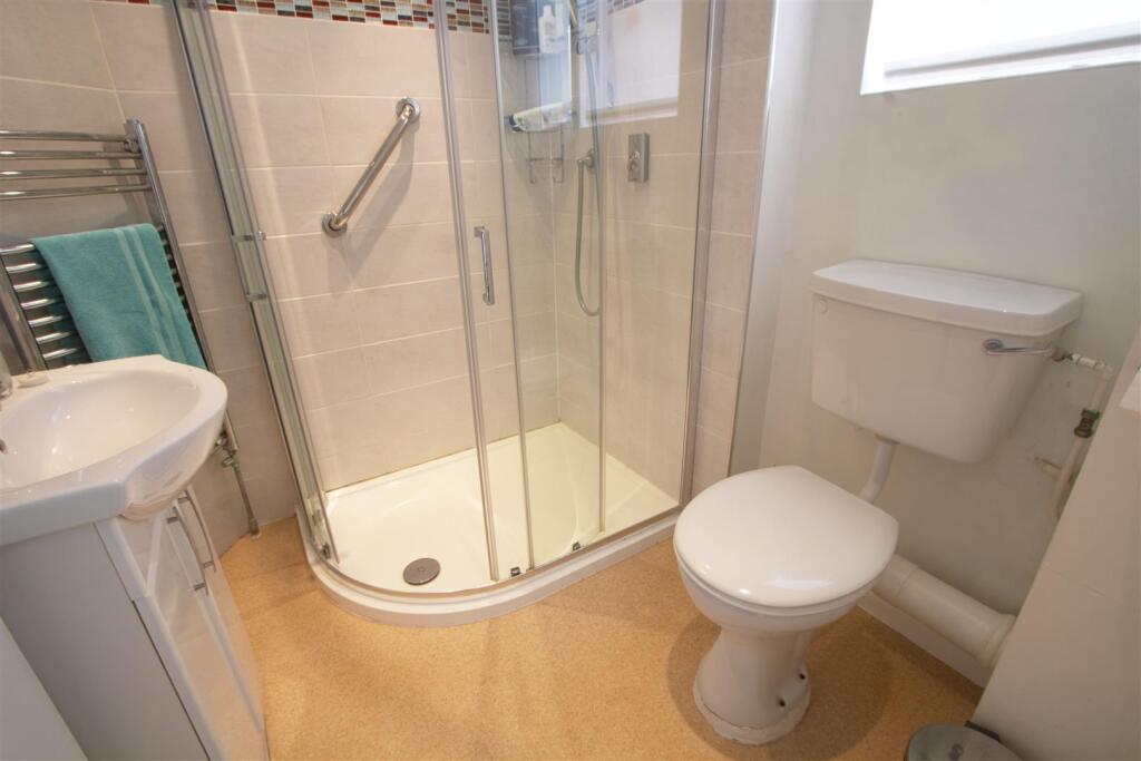 SHOWER ROOM.jpg