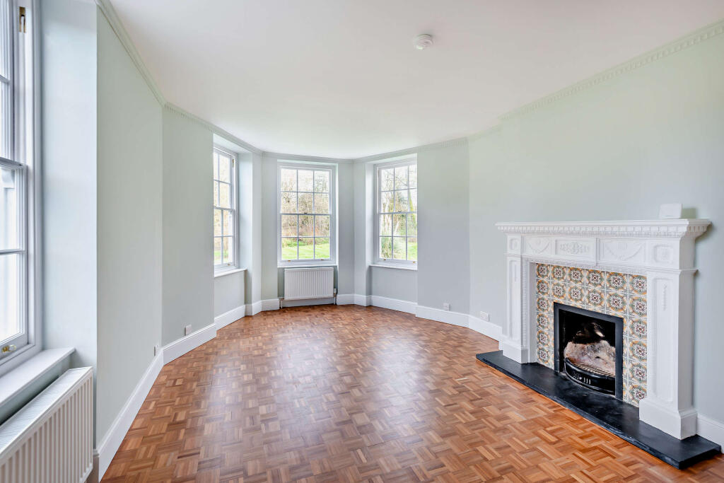 8629224interior02800