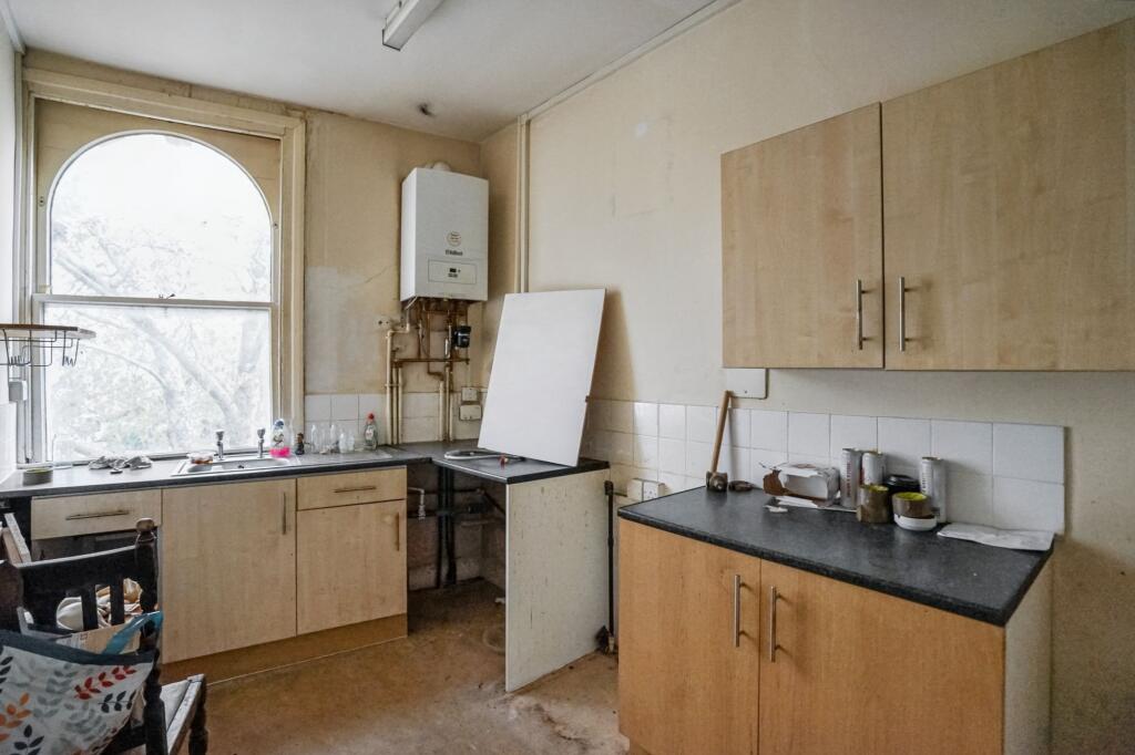 Flat B, 198 Stockwell Road, Brixton, London, SW9 9TB