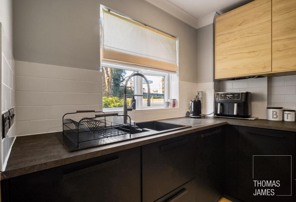 Cricketers Close, kitchen