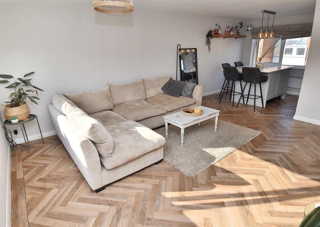 Living Lounge/Kitchen/Dining Room