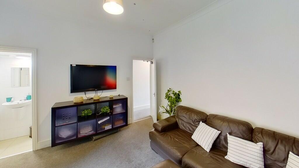 44-Wellington-Str...