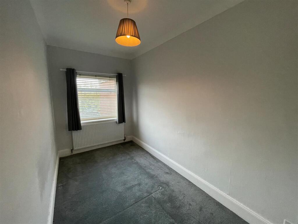 small bedroom.jpg