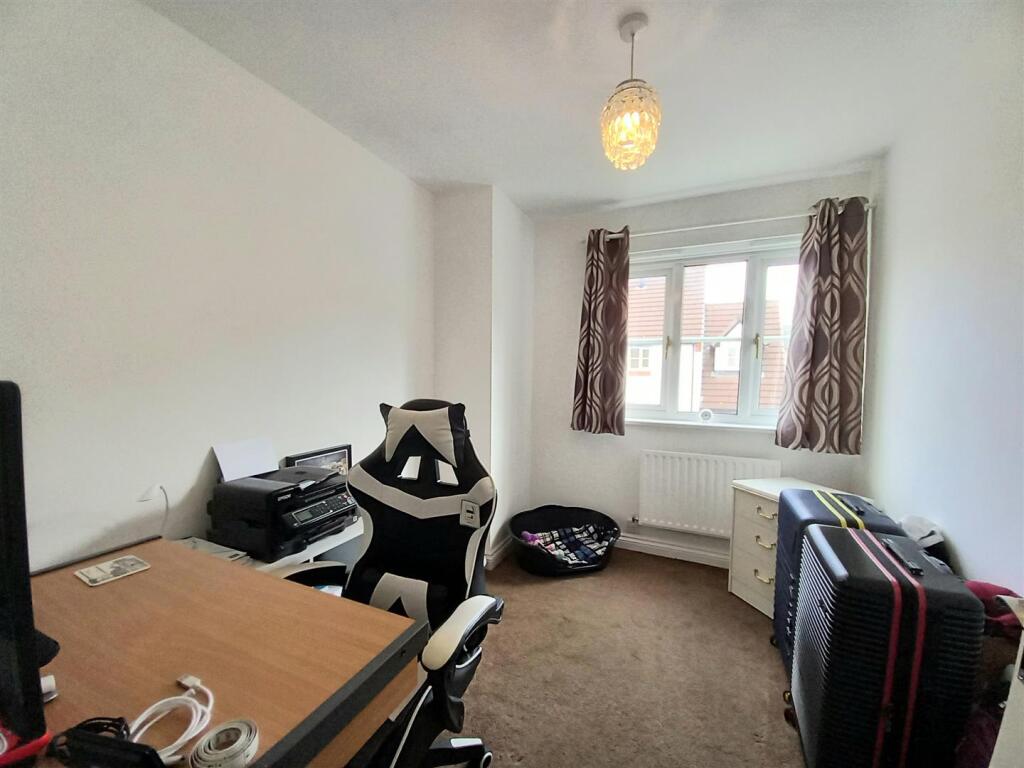 2 Maine Close Bed 3.jpg