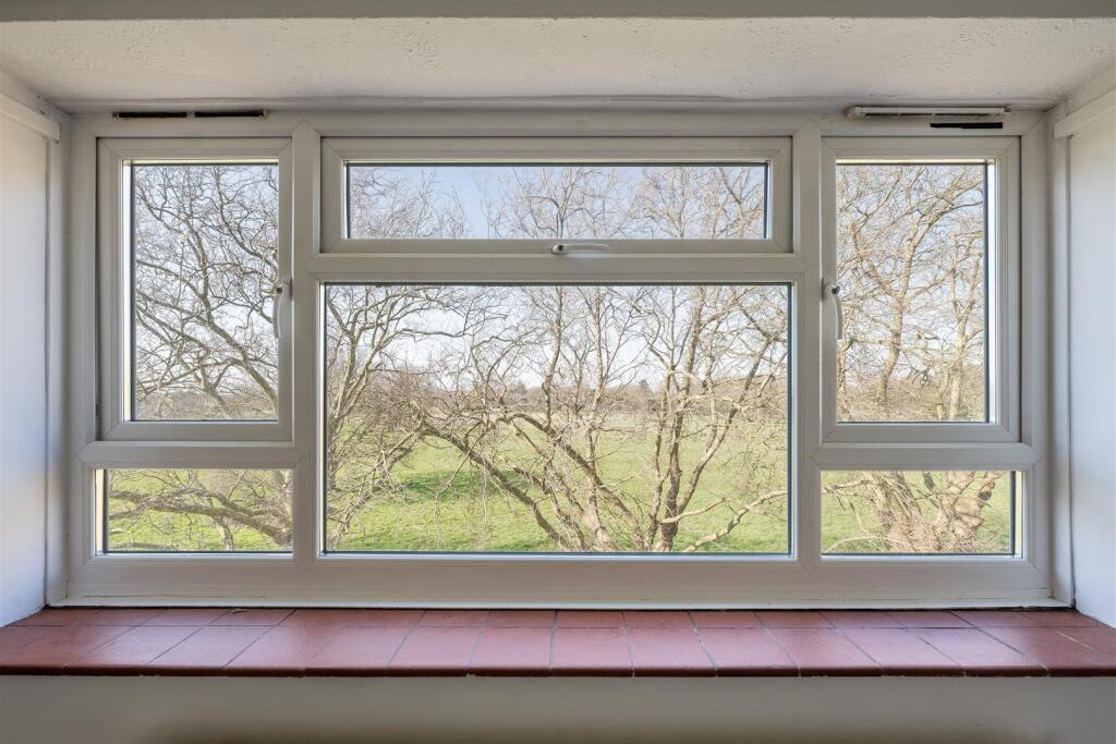 Forest View Road E12