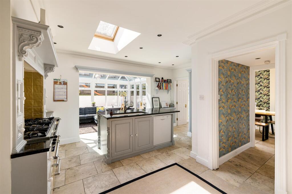 St. Albans Crescent, IG8