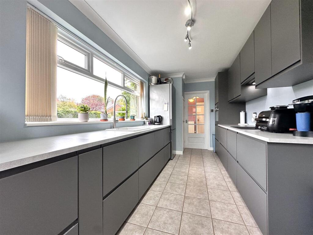 Stylish Modern Kitchen 997