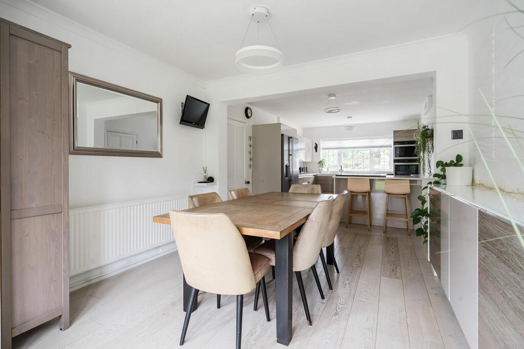 Kitchen/ Dining Room