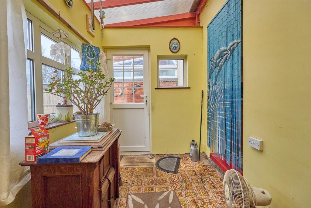 GARDEN ROOM TO REAR