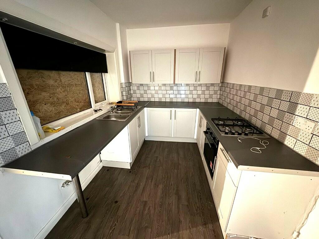 FITTED KITCHEN
