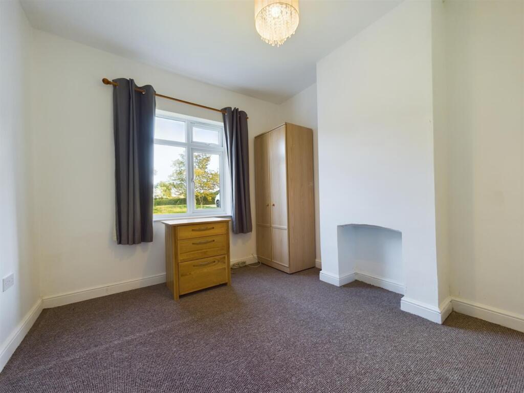 Bedroom 2 en-suite shower/wet room