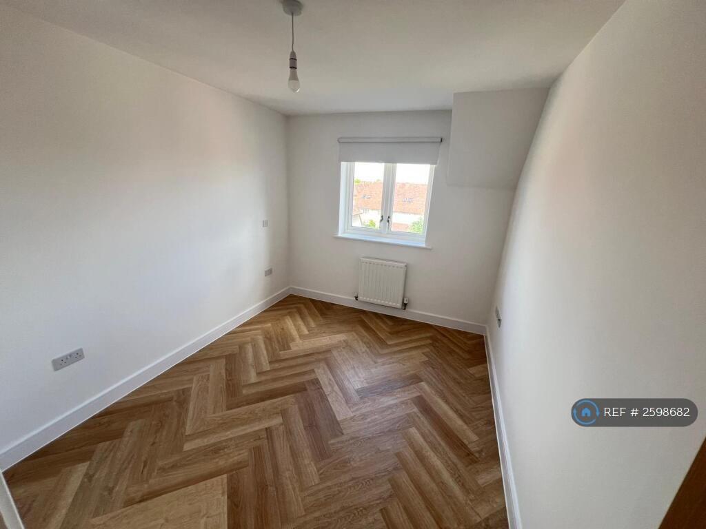 Second Bedroom (2)