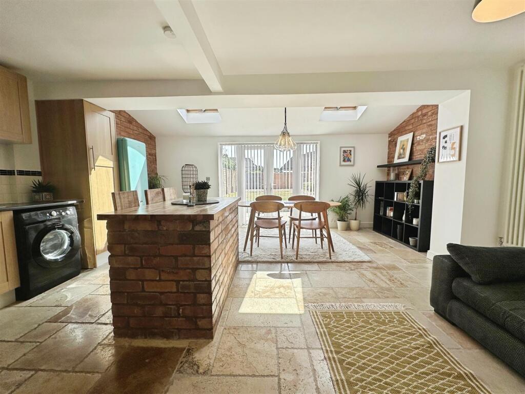 68673551-E-4C84-AC4E-F64A5AFE2A23-9201-000002914C8