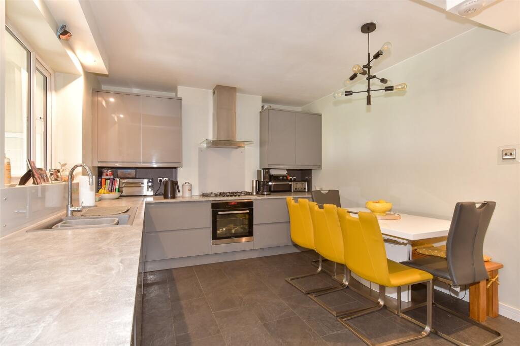 Kitchen/Breakfast Room