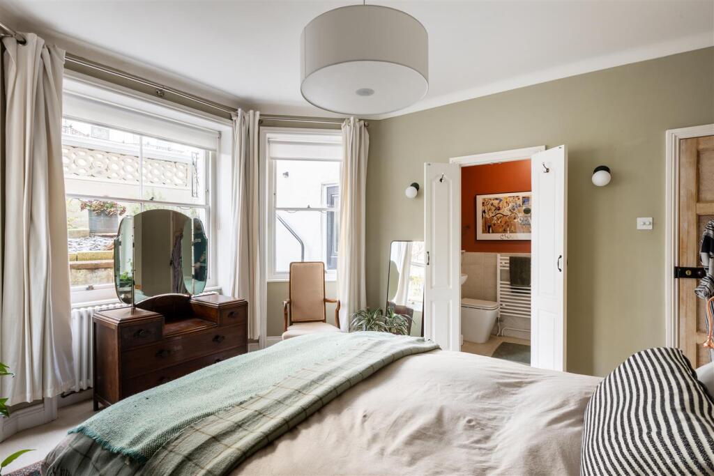 21E St Aubyns-3.jpg