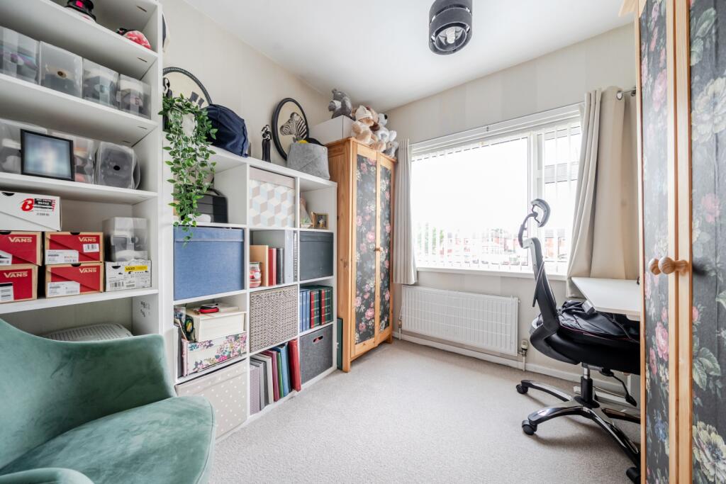 2nd bedroom