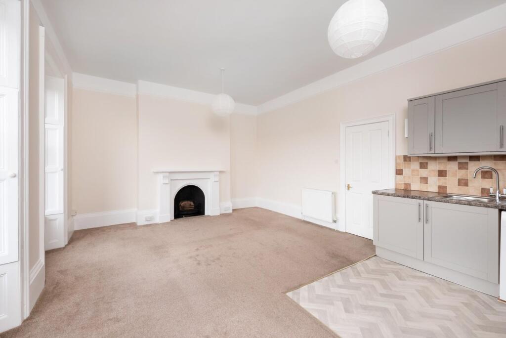 First Floor Flat, 2 Beaufort Villas, Bath, BA1 6LY