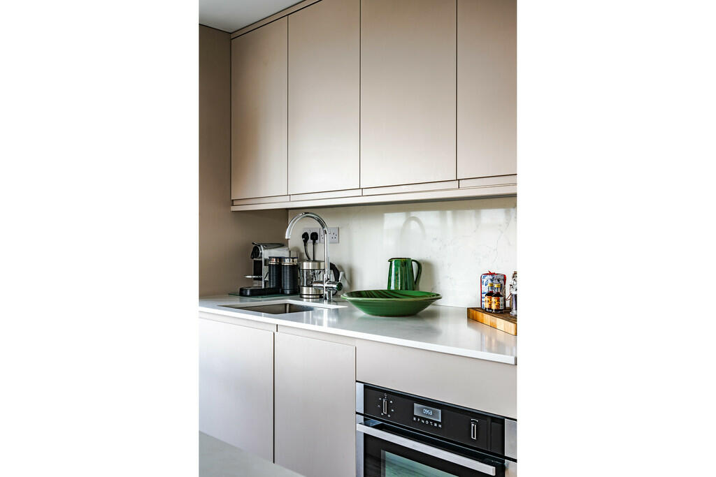 Stirling_Court_02...