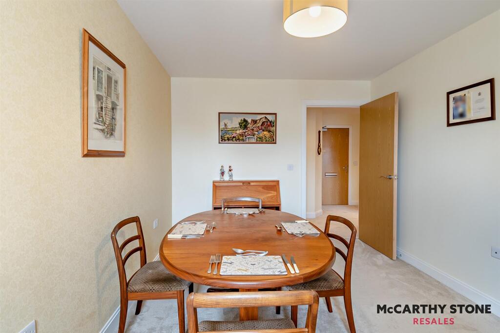 8618101-interior08-800.JPG