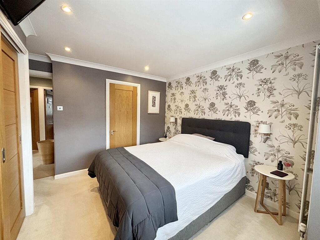 Bedroom 1 3.jpg