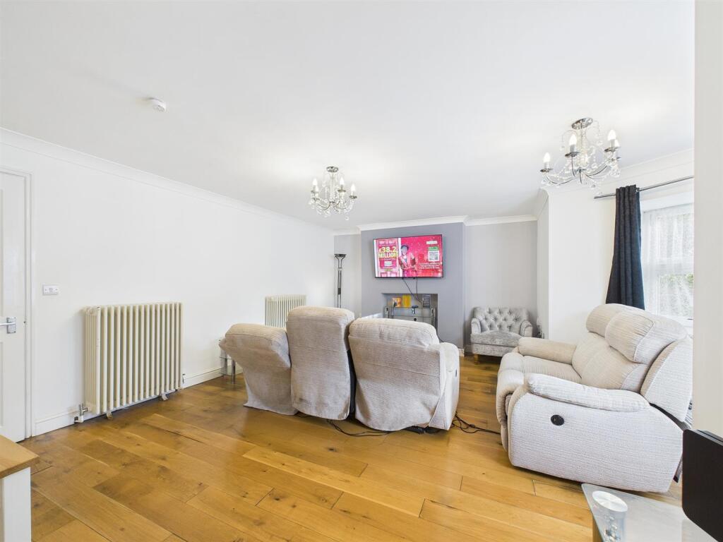 14 - Spacious Garden Flat for Auction, Kingswood.j