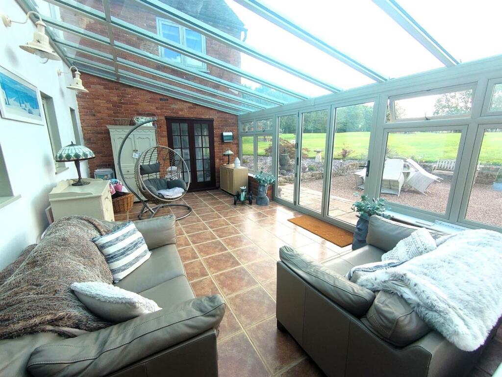 Sun Room a.JPG