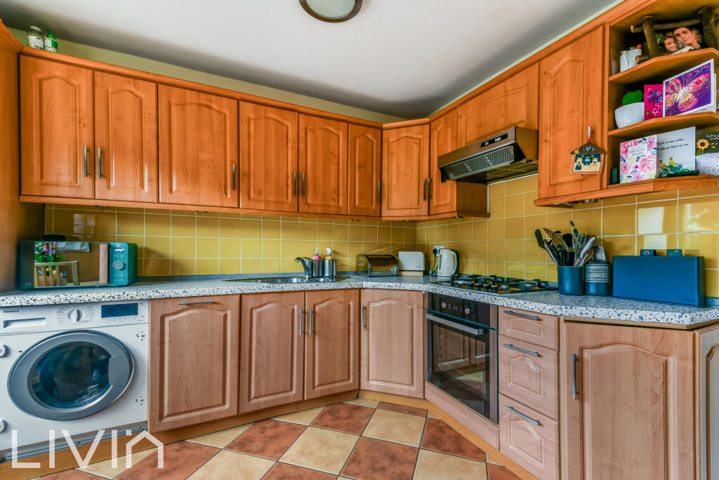 RUSTHALL CLOSE, 22-15
