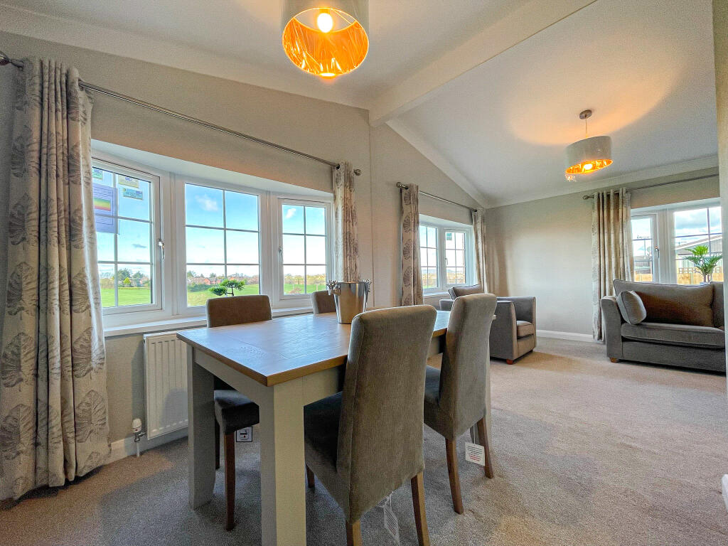 Plot 3 Green Crize - Dining (2)