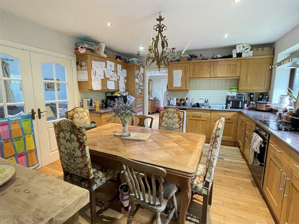 DINING KITCHEN