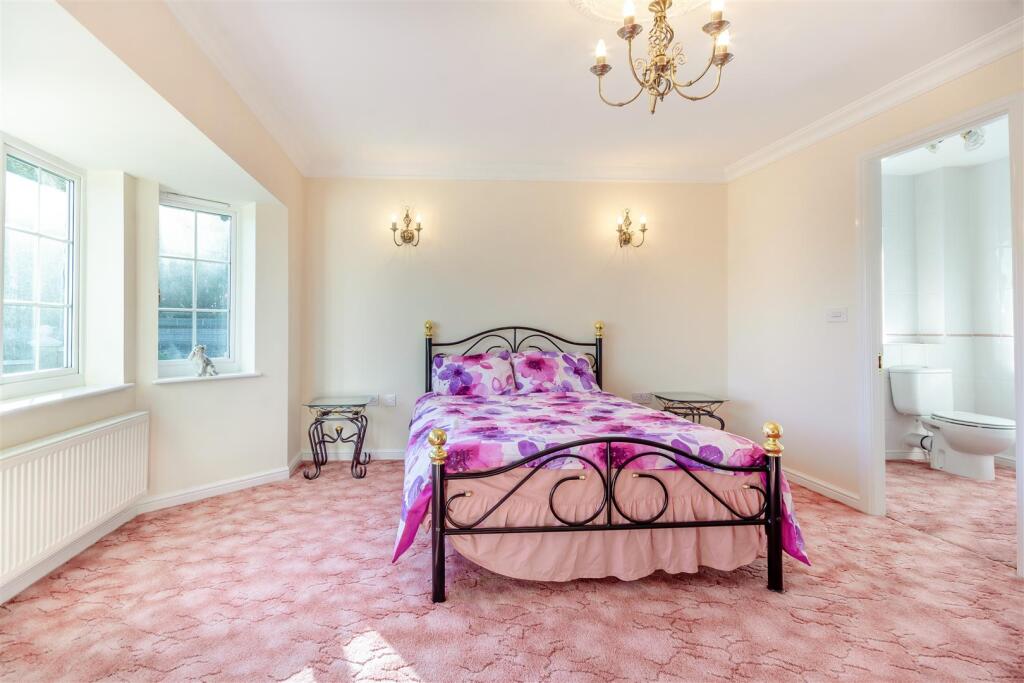 8666692-interior22.jpg