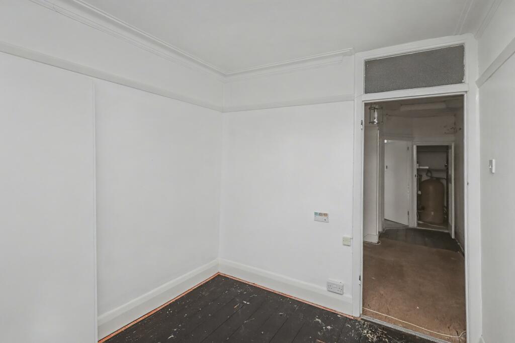 11 Church Crescent, London N20 0JR