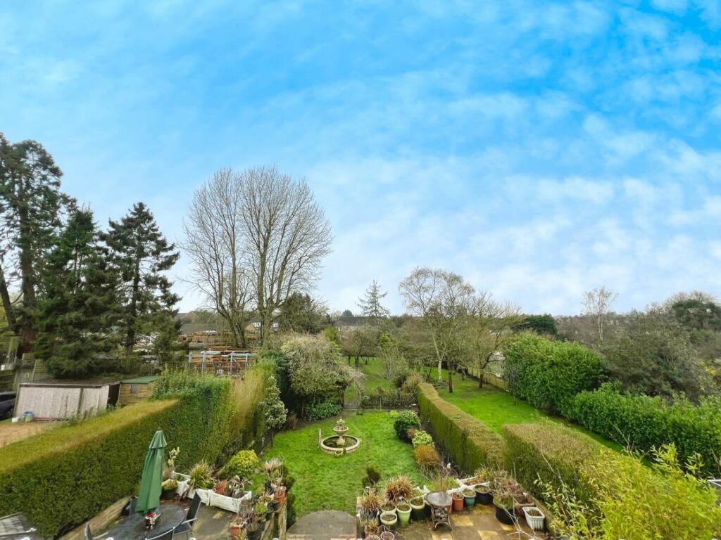 Garden e.JPG