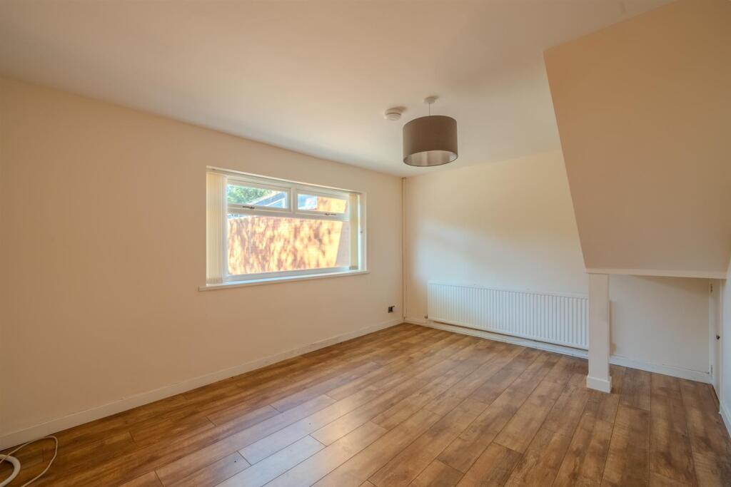 11 Greenfield Close-9.jpg