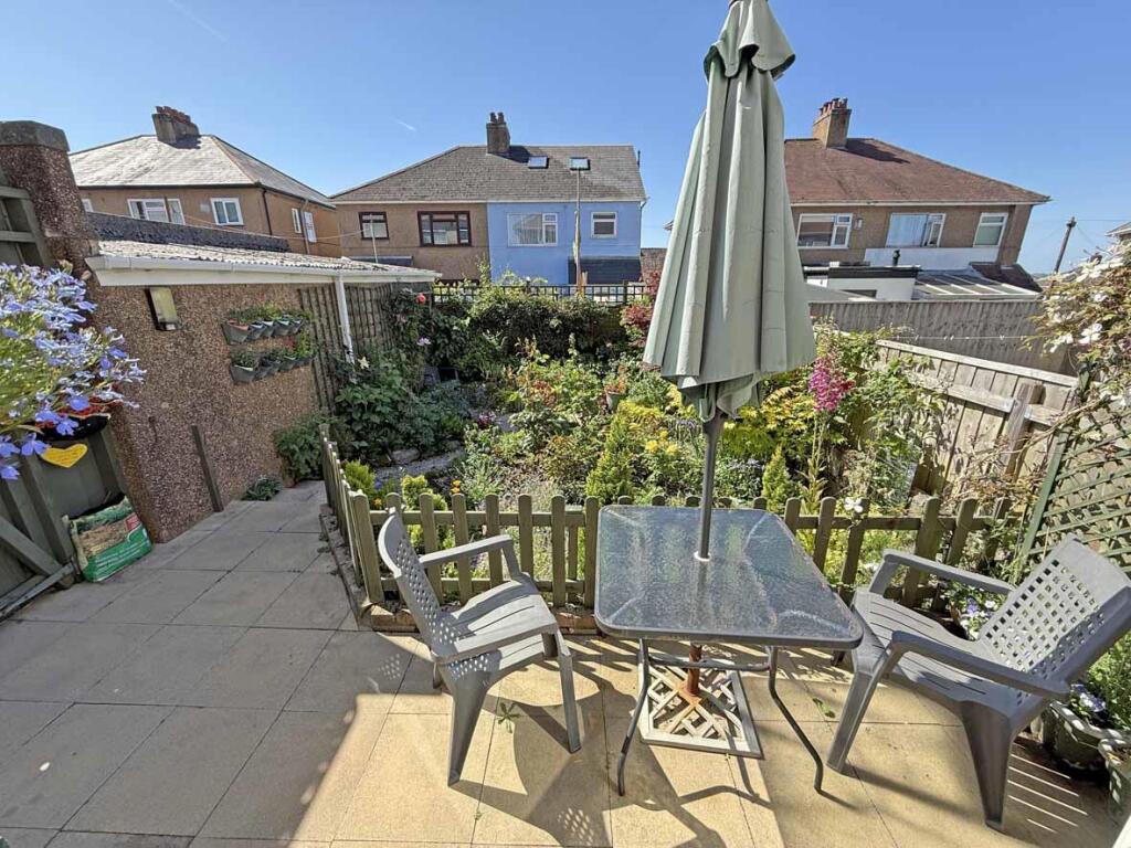 Lester Close 10 Garden.jpg