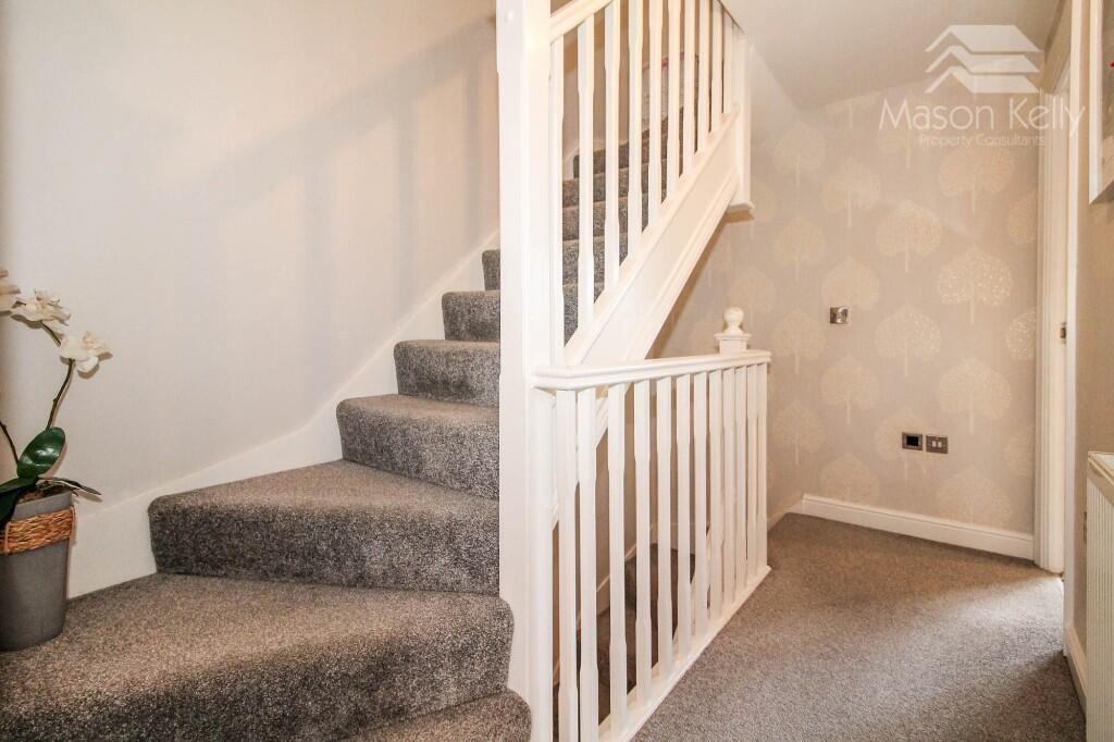 FIRST FLOOR LANDING