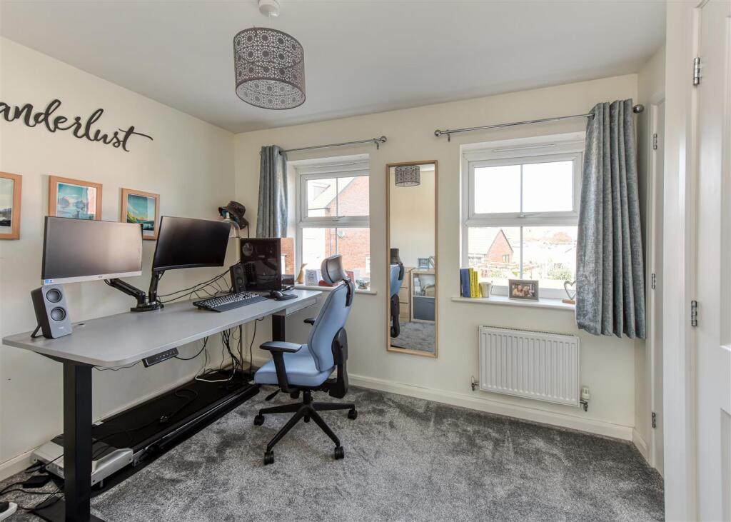 4 Marl Way-bed2.jpg