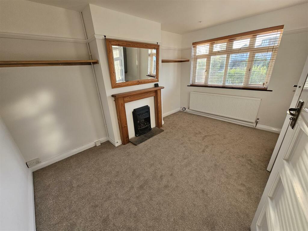 Living Room.jpg