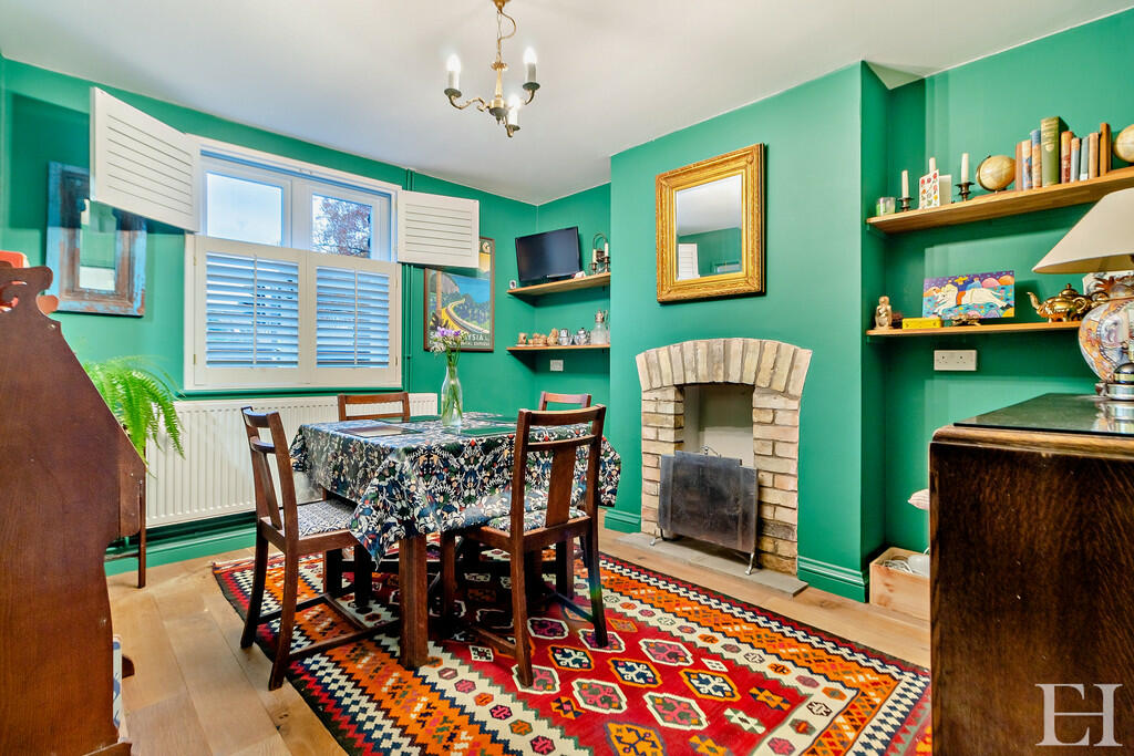 8627621-interior1...