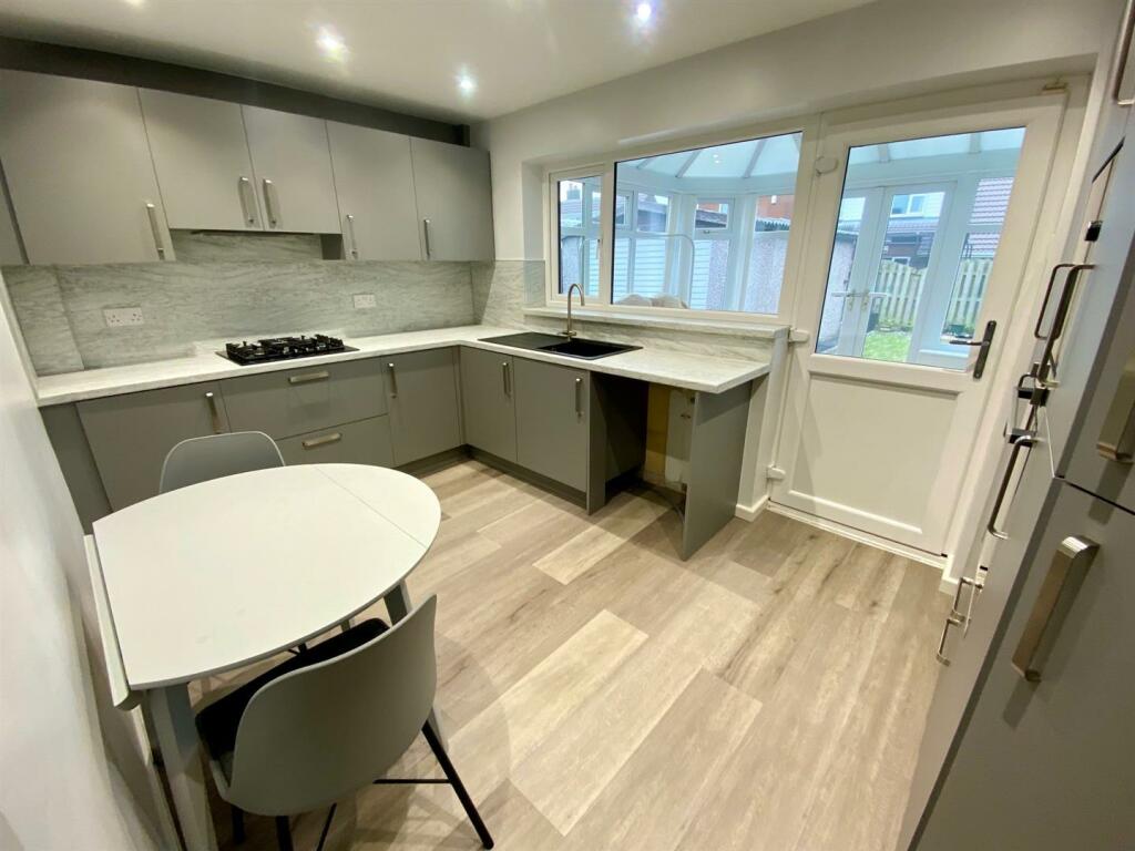 meadow lane 16 new kitchen.jpg