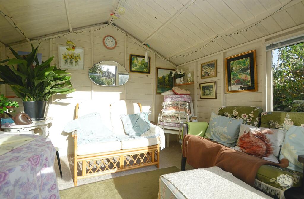 resizedSummerhouse.jpg