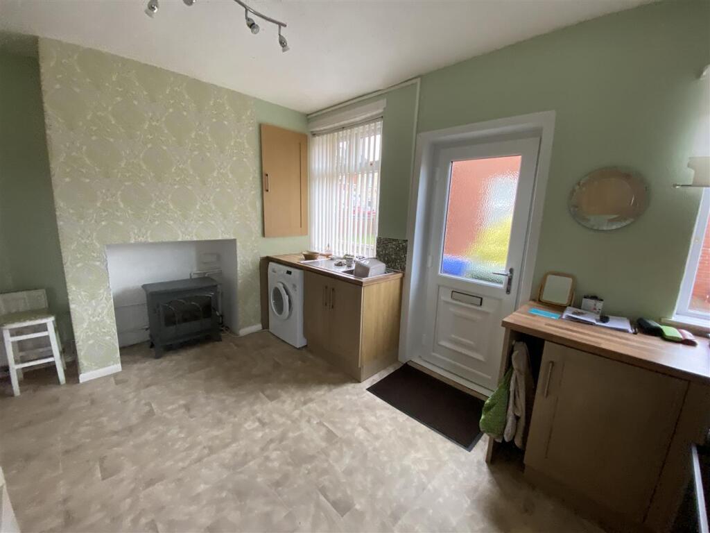 Kitchen: