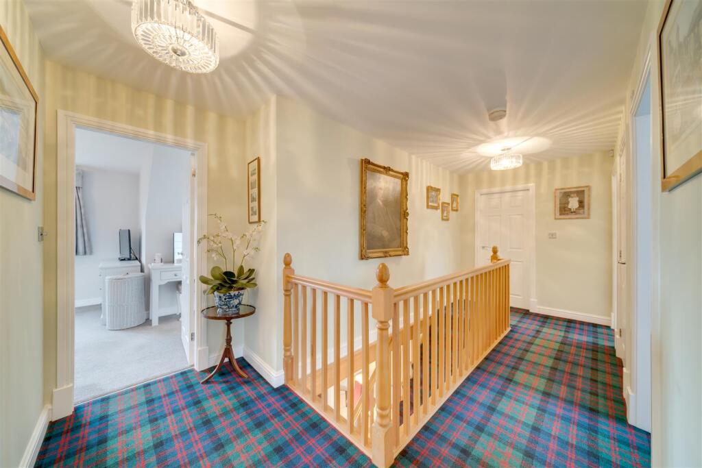 FIRST FLOOR GALLERIED LANDING