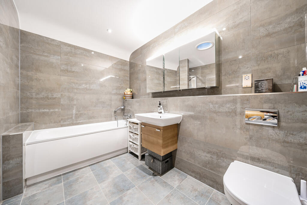 1290112-11-684b28...