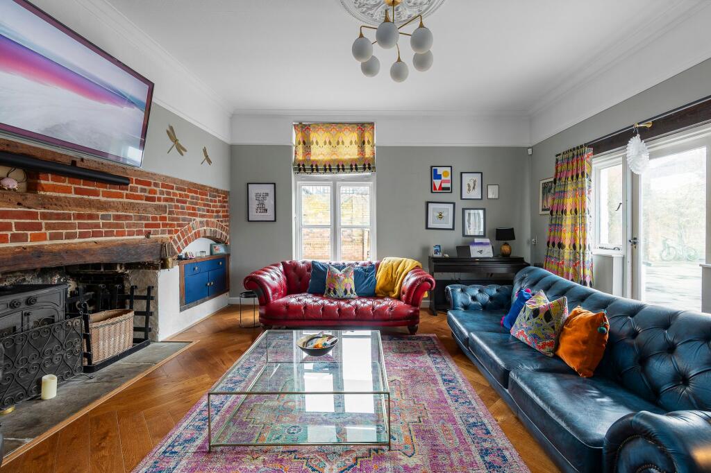 SITTING ROOM
