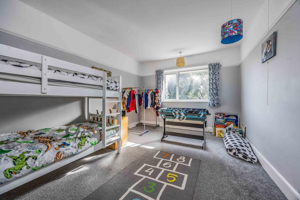 13 Beaufort Road,...