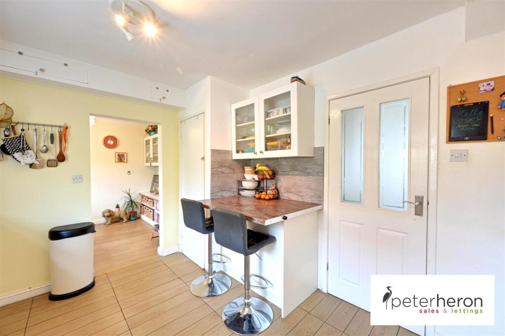 Breakfasting Kitchen