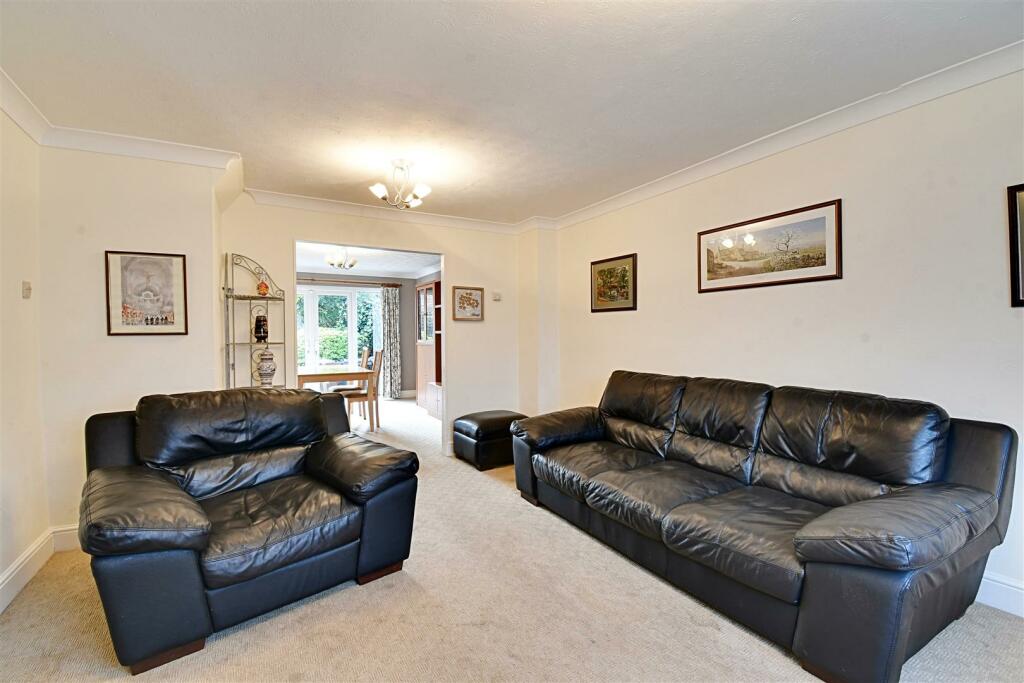 Lounge 3.jpg